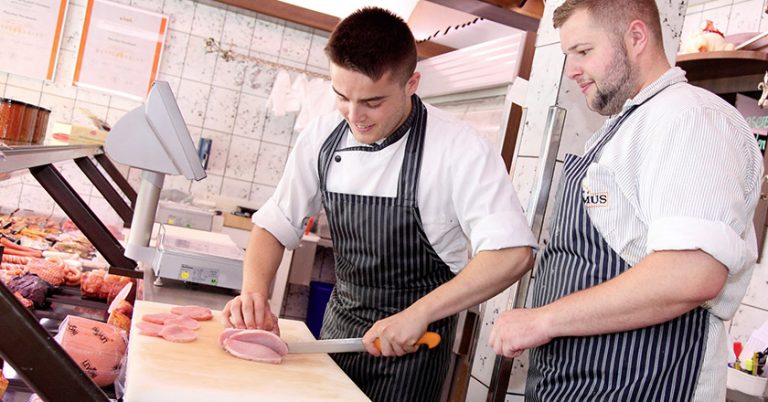 Lehrlingsaustausch: Owen half gerne mit.